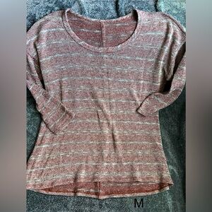 3/4 Sleeve with back button detail